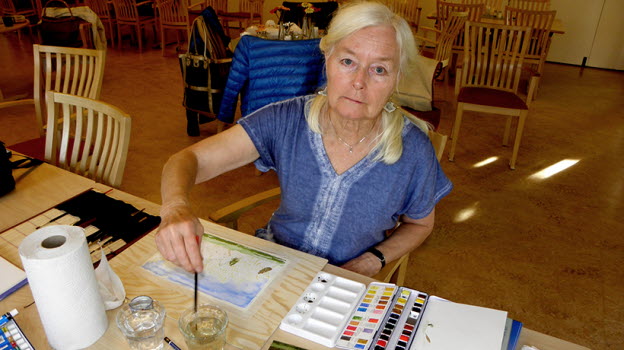 Britt blandar färger