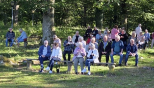 Sommarfest och allsång i Hoby Ekbacke