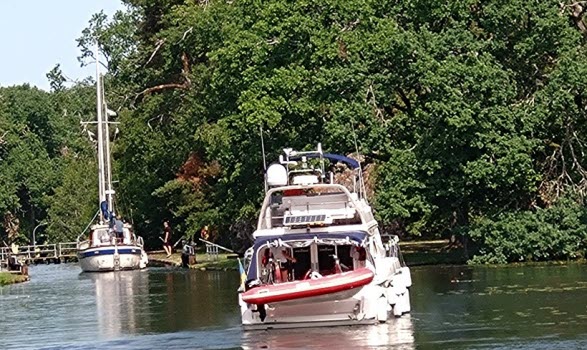 230629 Hjälmare Kanal och Säfstaholms slott