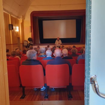 Från seniorbio i Vingåker. Nille på Ringsö visades