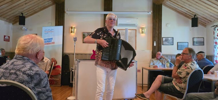 Erling börjar med dragspel