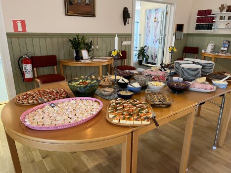 Månadsmöte med vårbuffé