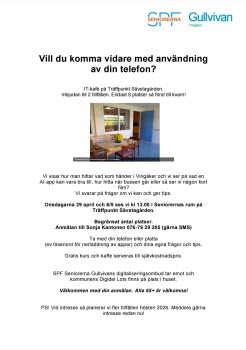 Seniorer runt konferensbord, deltar i ITkafé 