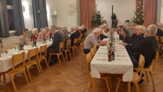 Glada Dängor underhöll vid årets grötfest