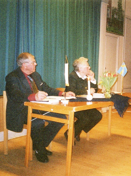 Årsmöte. Nils Nilsson, sekreterare och Anna Hansson, ordförande på årsmötet.