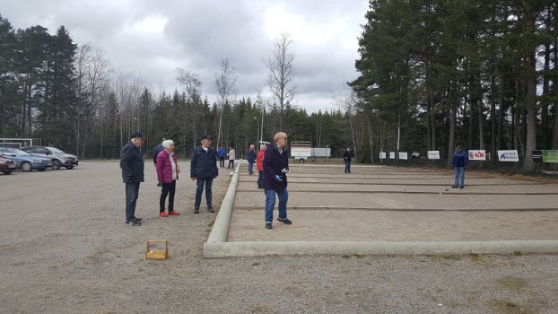 210413 Vårstart boule utomhus på IK Tuns banor.
