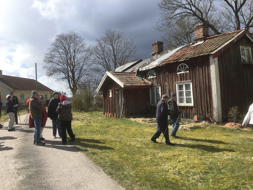 Ett stopp vid Gösta Linders hus, en välkänd hembygdsforskare.