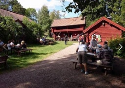 Söndagsfika i gammelgården