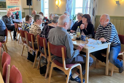 Månadsmöte med vårbuffé