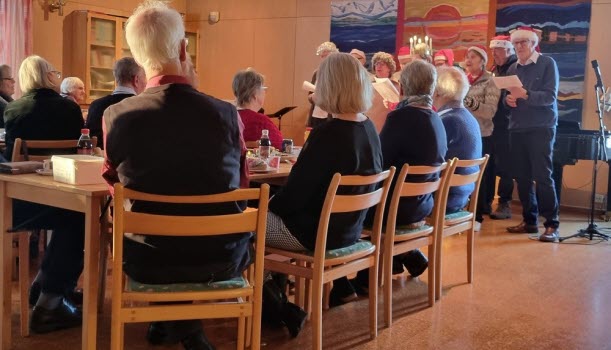 231204 Månadsmöte, Allsångs kören.