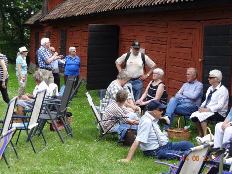 Mingel vid kyrkstallarna
