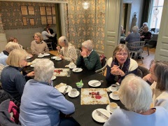 Höstens våffelkafé på Grand lockade fler än 70 pensionärer!