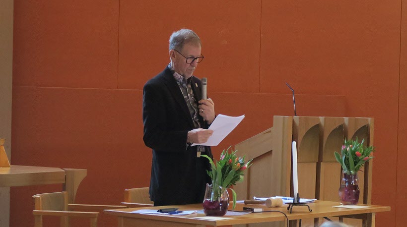 Avgående ordföranden Lars-Erik Törnkvist inleder årsmötet
