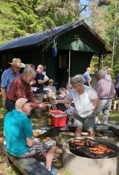 Nationaldagen  vid jaktstugan i Tävelsås
