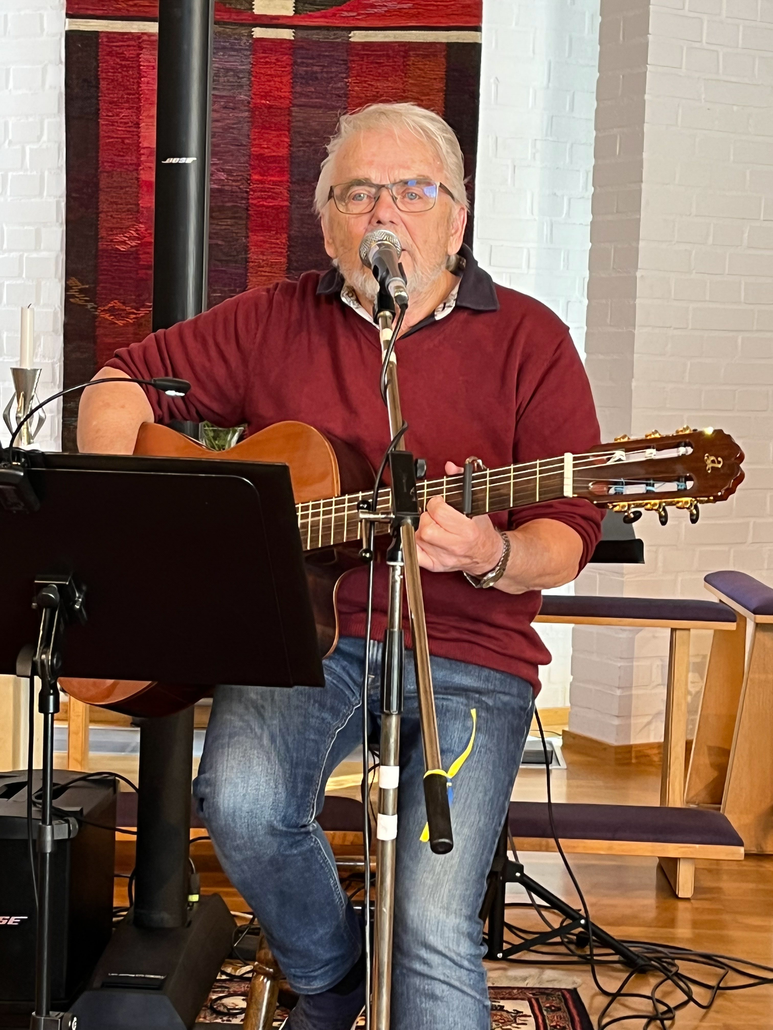 Leif Turesson, sång & gitarr