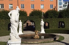 Operaföreställningen Cosi fan tutte ges torsdag 12 november kl 18.OO
