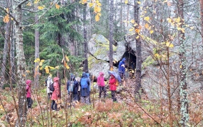 Frilufsarna på toppenhumör  på högsta toppen av Ärlaåsen