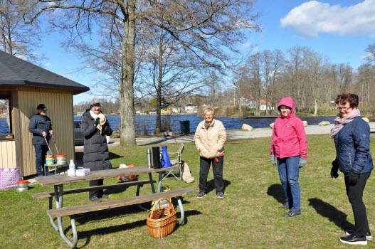 Sprit på bordet - och handskar