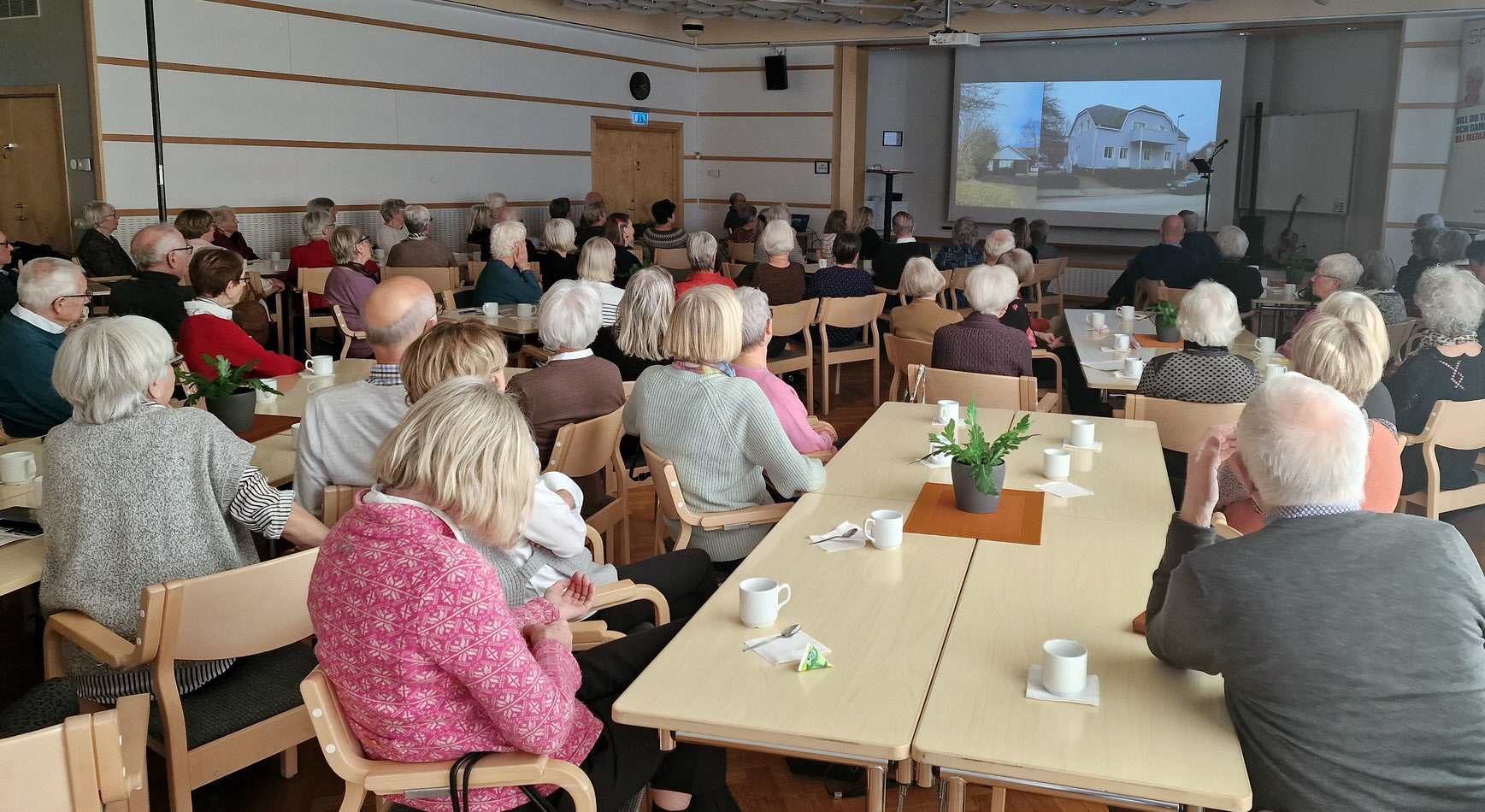 Ronald Johannson föreläser om kaféer och bagerier  från gamla tider i Varberg