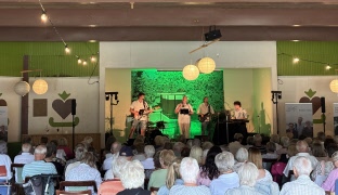 Måndagen den 29 juni var det fest i Hoby Ekbacke!