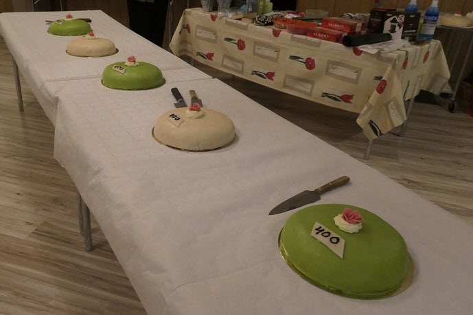 Med anledning att föreningen firade att den hade passerat 400 medlemmar bjöds medlemmarna på tårta.