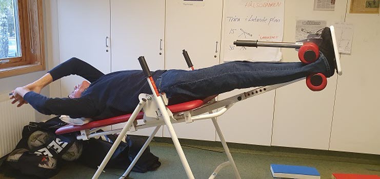 i sträkbänken