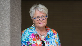 Ambitionerna för äldreomsorgen behöver höjas – inte sänkas
