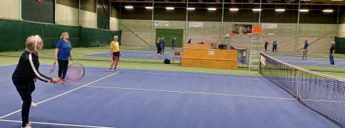 Tennis på studs Köping möter Västerås