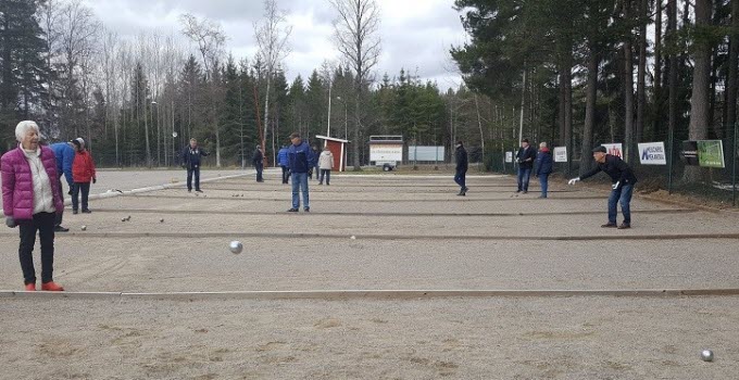 210413 Vårstart boule utomhus på IK Tuns banor.
