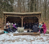 Tjugoåtta seniorer valde att gå en runda kring Ekebacken