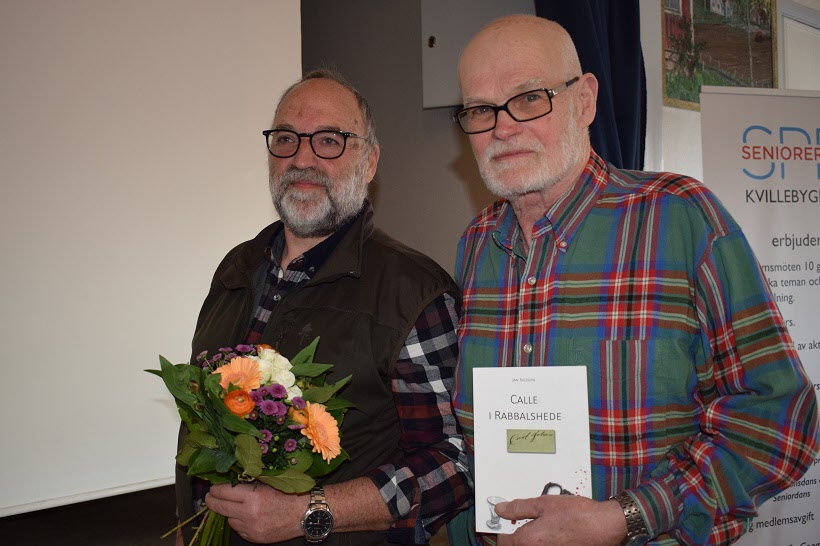 Månadsmötet i april 2019. Jan Nilsson avtackas av ordförande Claes Toreld.