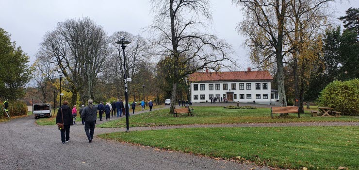 SPF-medlemmar påväg in till Nobelmuseet
