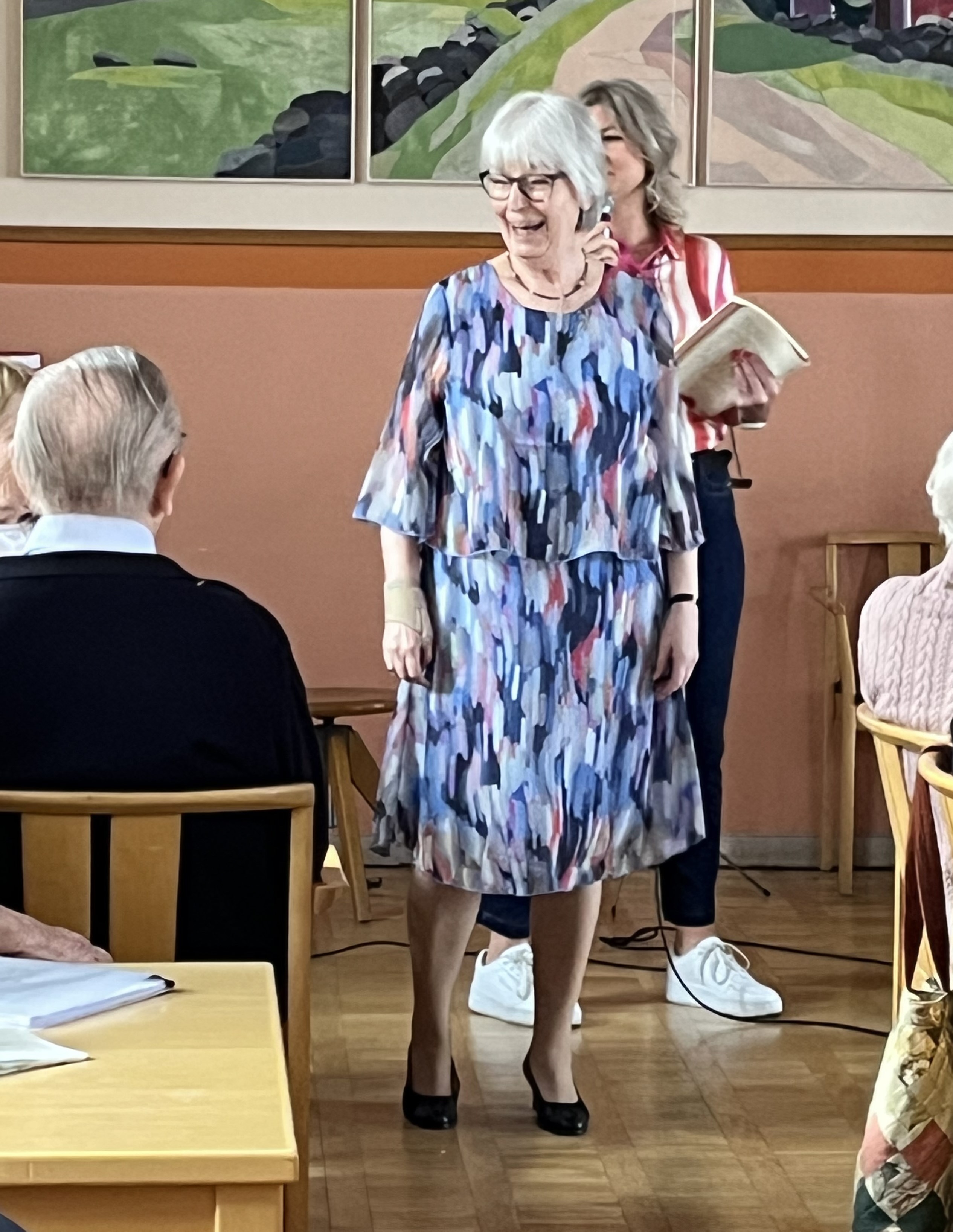 Christinas tur att presentera grannlåt till ljuva sommarkvällars festligheter