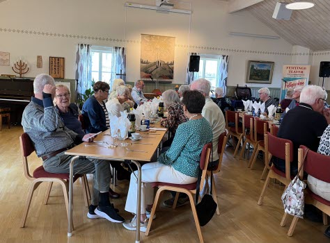 Månadsmöte med vårbuffé