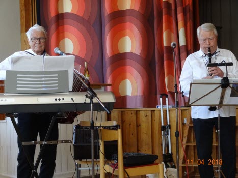 Dragspel & klarinett.