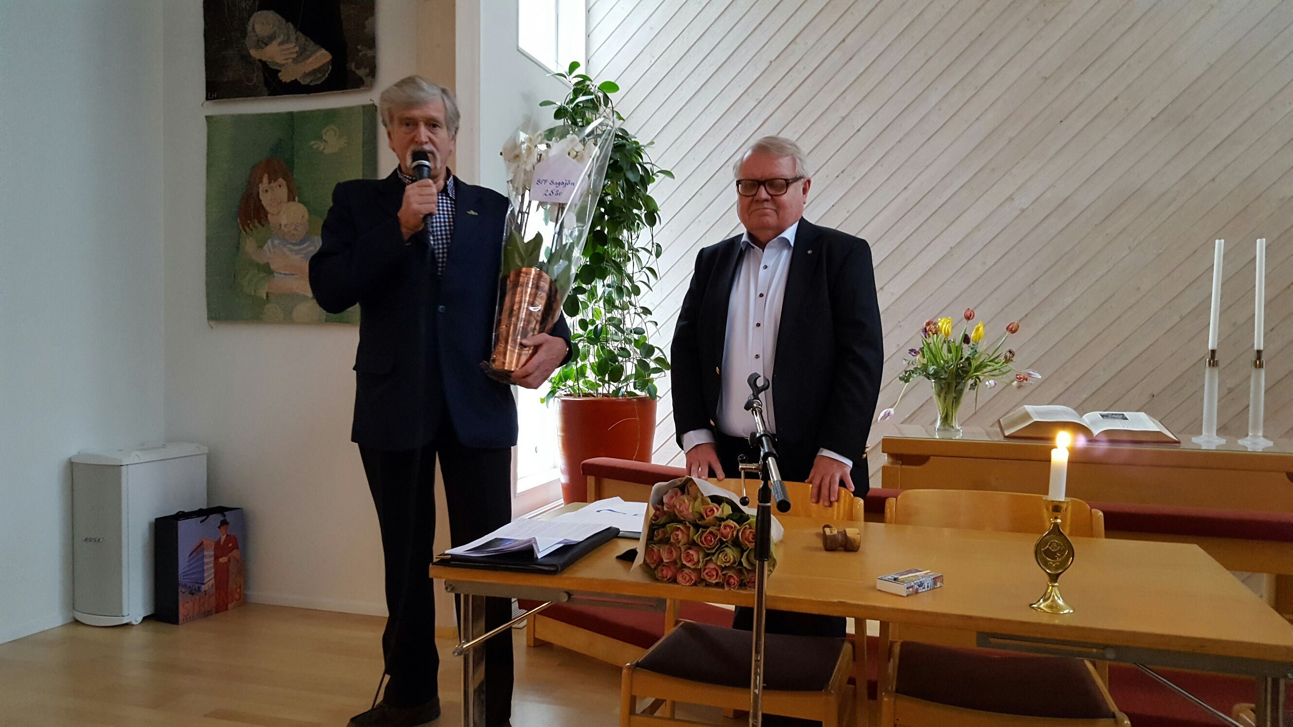 Kaj-Åke Larsson Stömstararna överlämnade också blommor