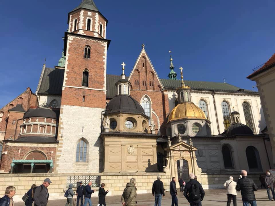 Wawelslottet med många kyrkor i Krakow
