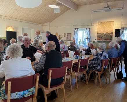 Månadsmöte med vårbuffé