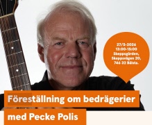 Föreställning om bedrägerier med Pecke Polis den 27 maj på Skeppsgården.