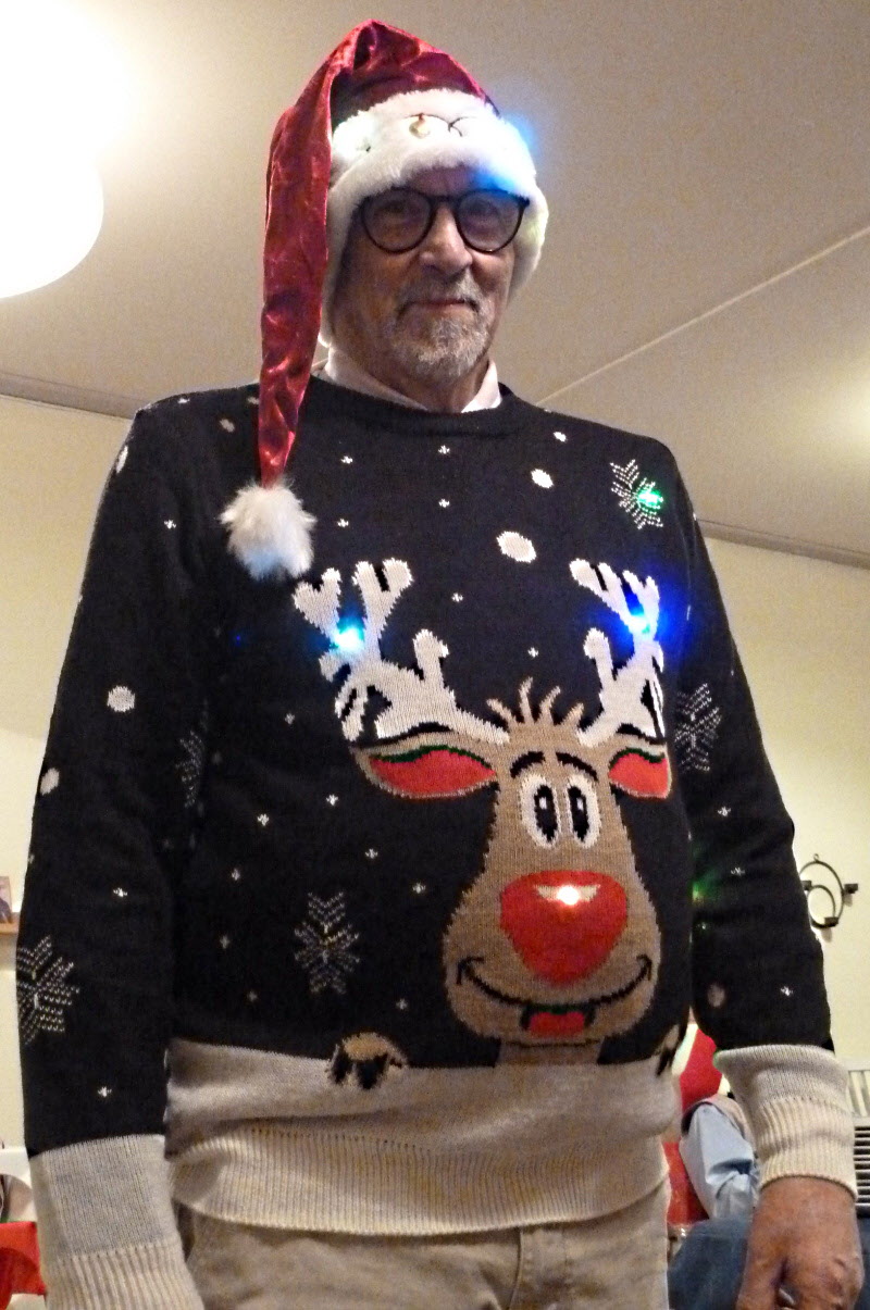 Arne klädd för julfest....