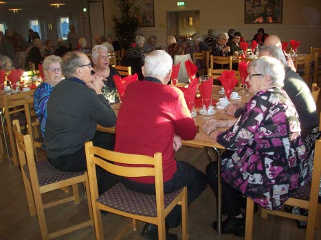 Samling kring borden