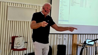 27 maj var Pecke Polis på Skeppsgården och pratade om bedrägerier