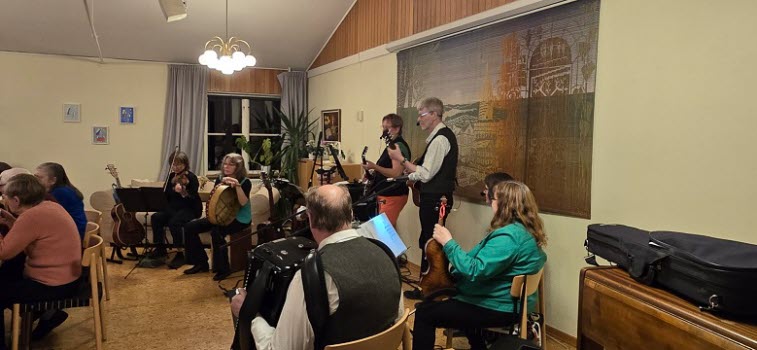 O' Hugos Tales and Tons
